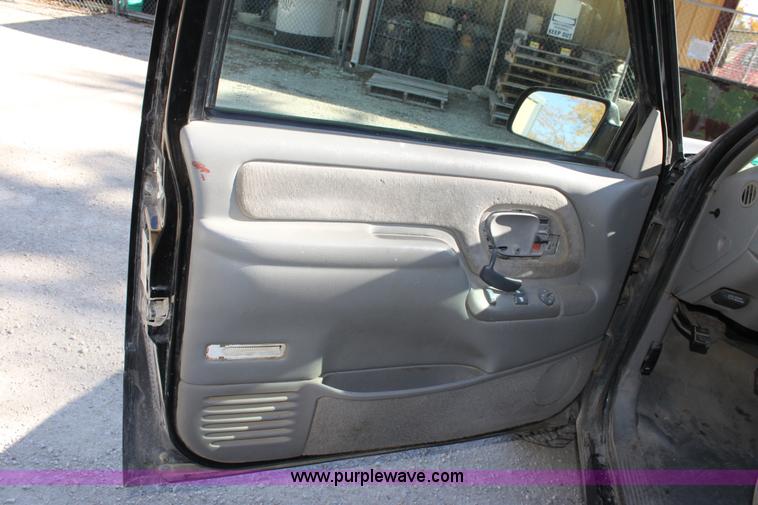 image for item B8617 2000 Chevrolet K3500LS  pickup truck