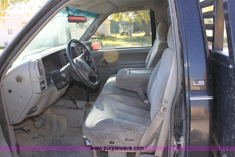 image for item B8617 2000 Chevrolet K3500LS  pickup truck