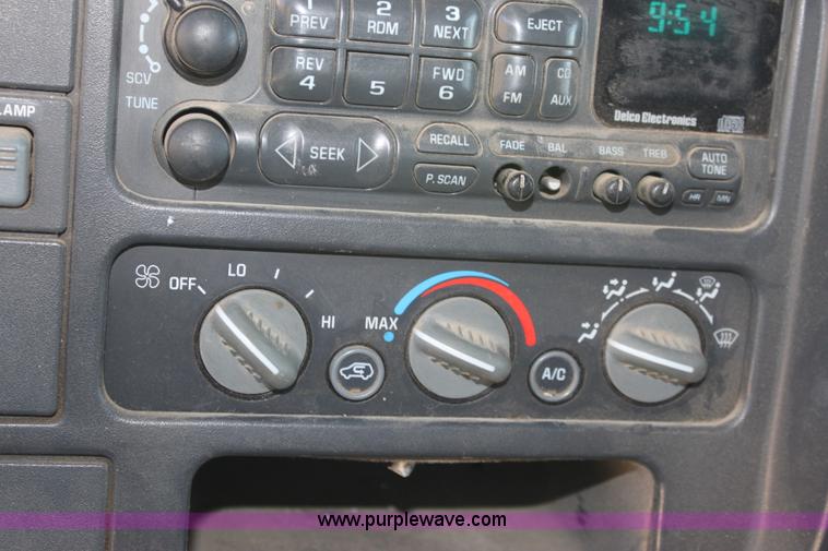 image for item B8617 2000 Chevrolet K3500LS  pickup truck