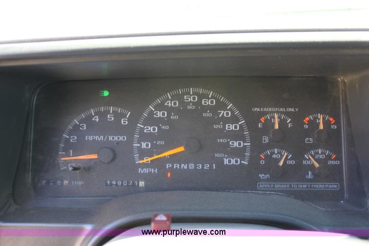 image for item B8617 2000 Chevrolet K3500LS  pickup truck