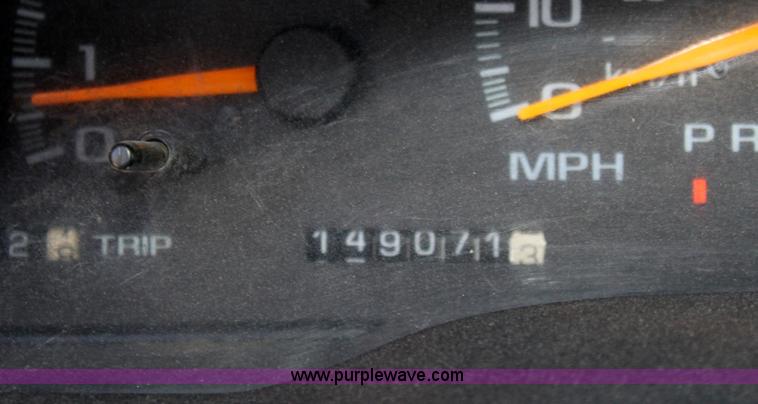 image for item B8617 2000 Chevrolet K3500LS  pickup truck