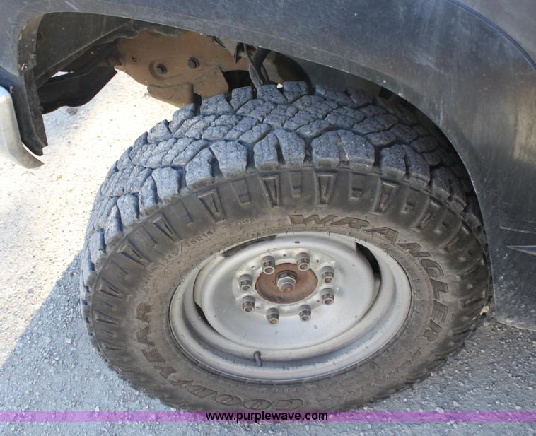 image for item B8617 2000 Chevrolet K3500LS  pickup truck