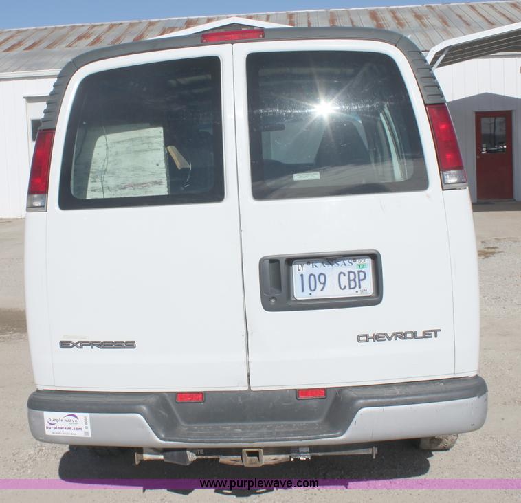 image for item B8661 2001 Chevrolet Express G2500 cargo van