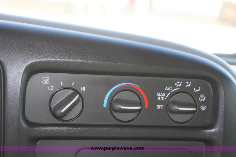 image for item B8661 2001 Chevrolet Express G2500 cargo van