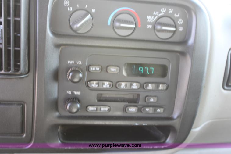 image for item B8661 2001 Chevrolet Express G2500 cargo van