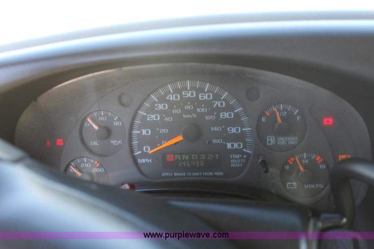 image for item B8661 2001 Chevrolet Express G2500 cargo van