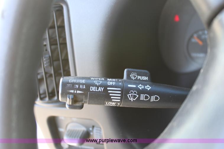 image for item B8661 2001 Chevrolet Express G2500 cargo van