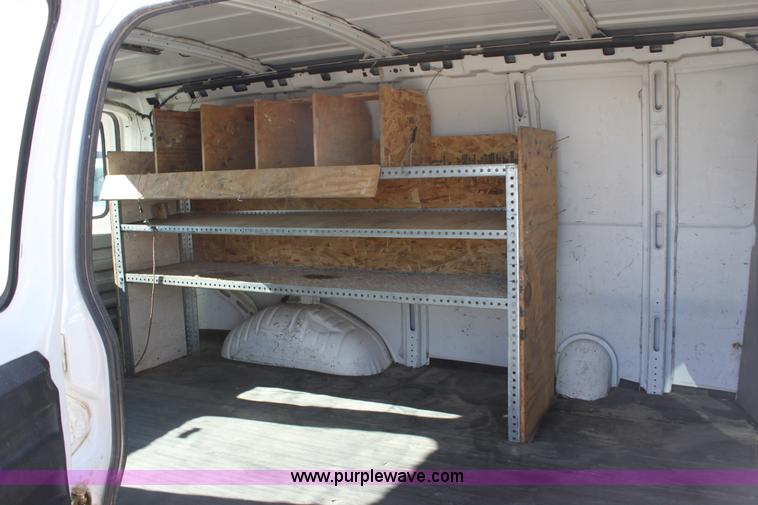 image for item B8661 2001 Chevrolet Express G2500 cargo van