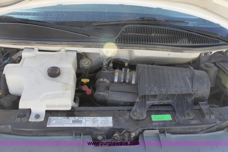 image for item B8661 2001 Chevrolet Express G2500 cargo van