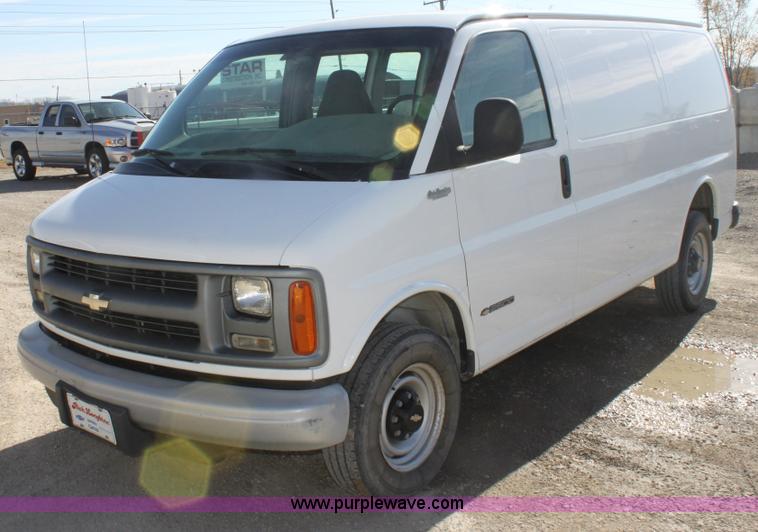 image for item B8662 1999 Chevrolet Express G2500 cargo van
