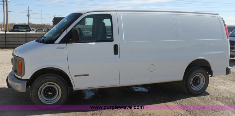 image for item B8662 1999 Chevrolet Express G2500 cargo van