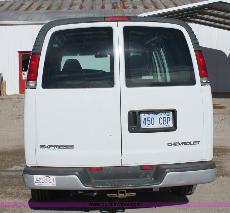 image for item B8662 1999 Chevrolet Express G2500 cargo van