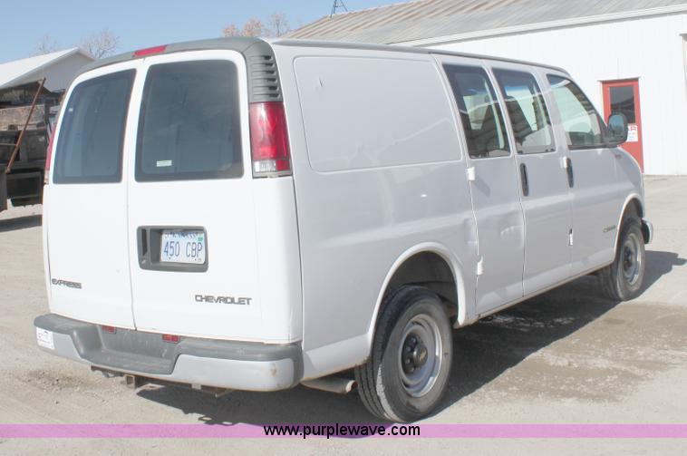 image for item B8662 1999 Chevrolet Express G2500 cargo van