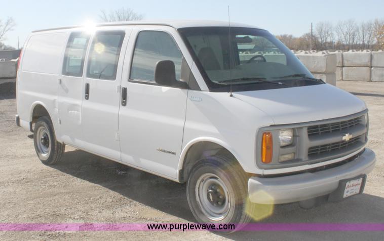 image for item B8662 1999 Chevrolet Express G2500 cargo van
