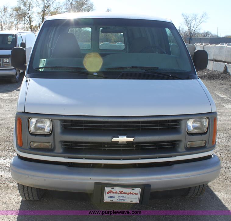 image for item B8662 1999 Chevrolet Express G2500 cargo van