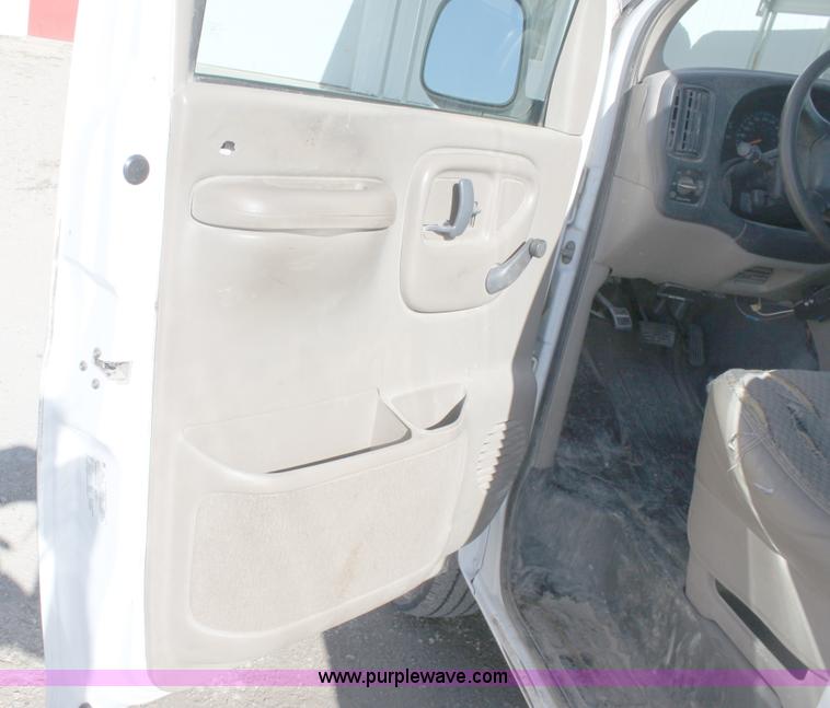 image for item B8662 1999 Chevrolet Express G2500 cargo van