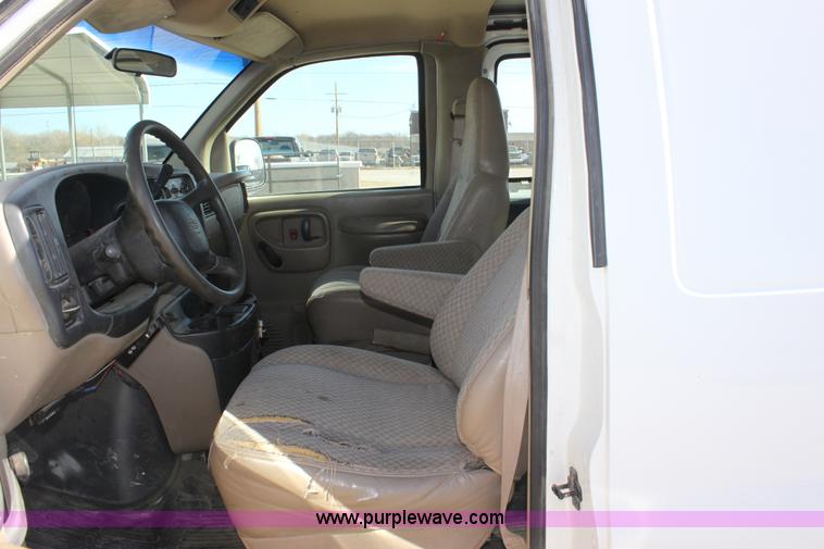 image for item B8662 1999 Chevrolet Express G2500 cargo van