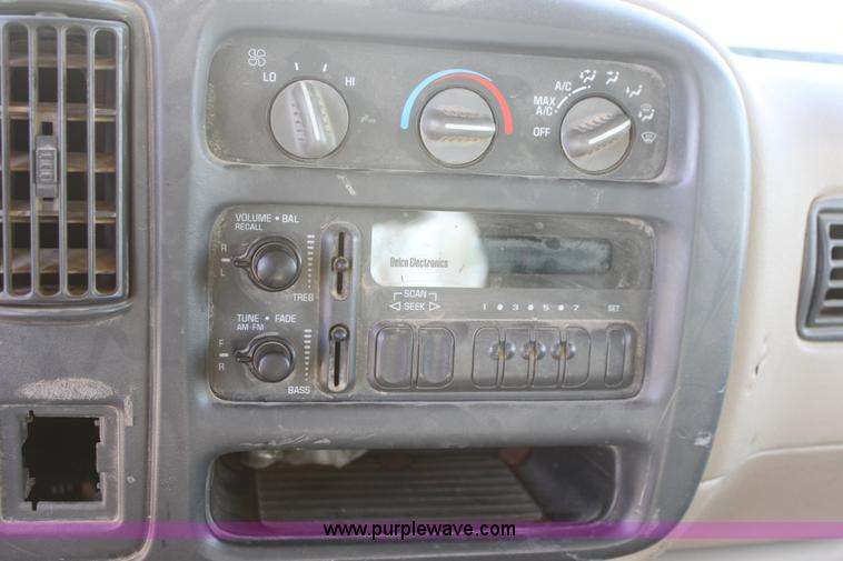 image for item B8662 1999 Chevrolet Express G2500 cargo van