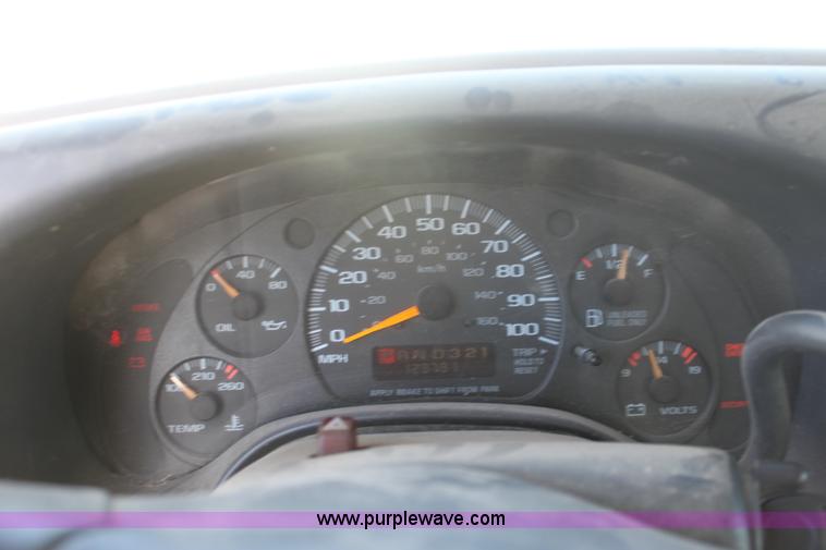 image for item B8662 1999 Chevrolet Express G2500 cargo van