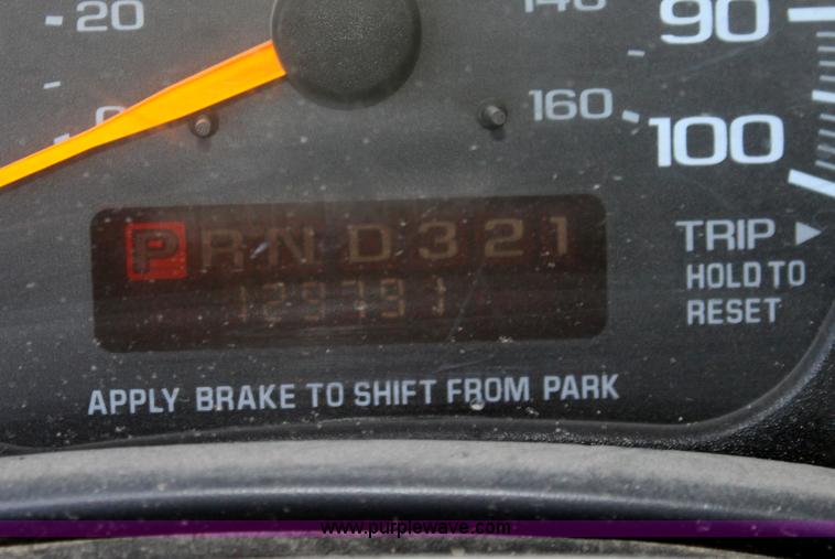 image for item B8662 1999 Chevrolet Express G2500 cargo van