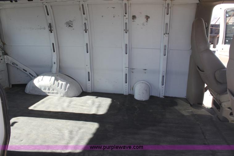 image for item B8662 1999 Chevrolet Express G2500 cargo van