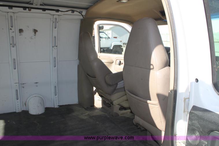 image for item B8662 1999 Chevrolet Express G2500 cargo van