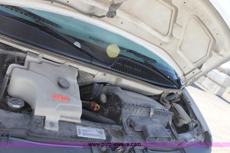 image for item B8662 1999 Chevrolet Express G2500 cargo van