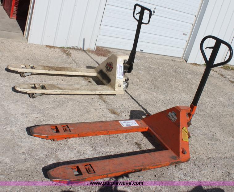 image for item B8666 Northern Industry pallet jack
