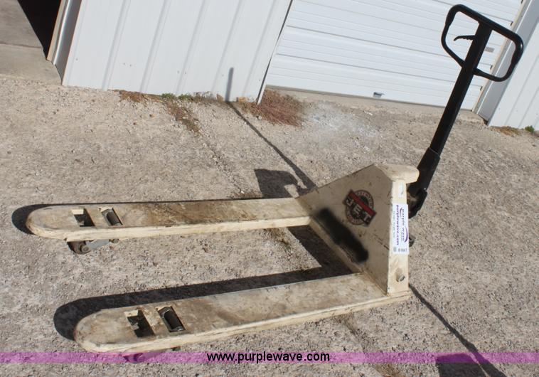 image for item B8667 Jet pallet jack