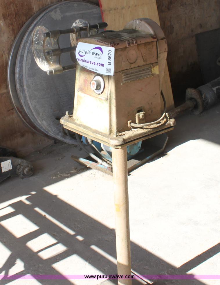 image for item B8670 Red Devil paint shaker