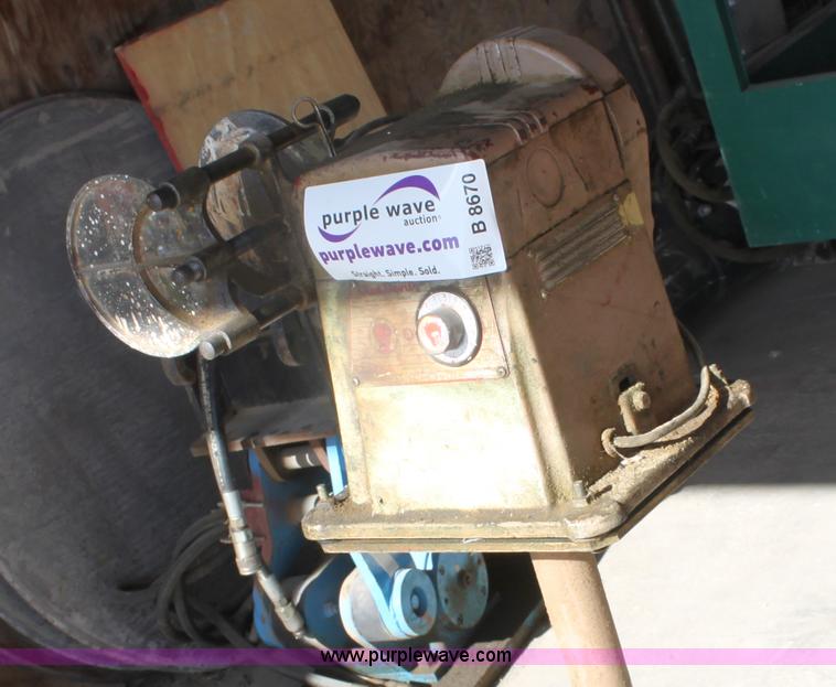 image for item B8670 Red Devil paint shaker