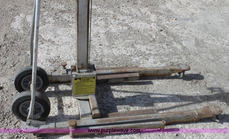 image for item B8674 Vermette machine company 512A material lift