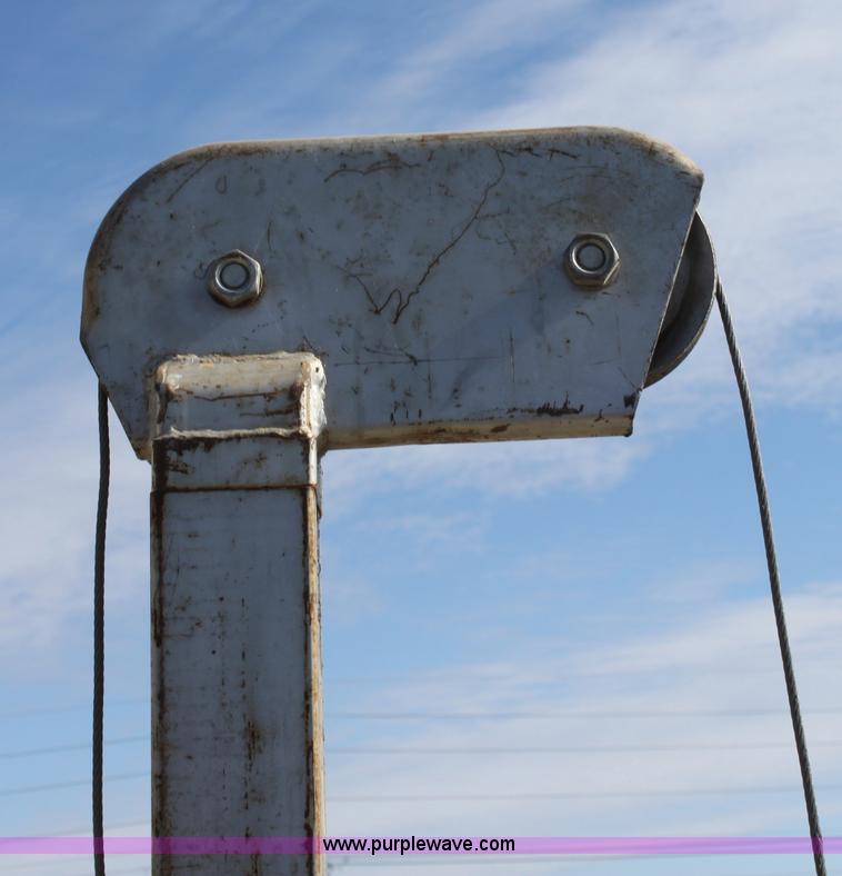 image for item B8674 Vermette machine company 512A material lift