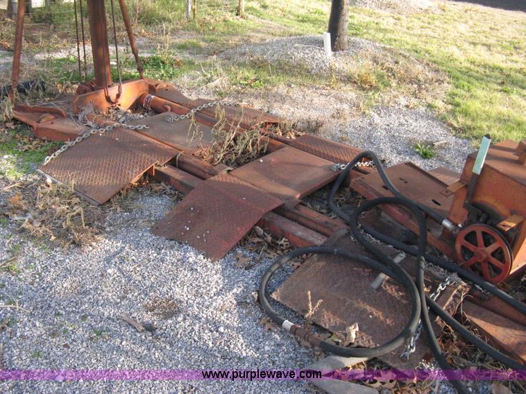 image for item B9606 Energy Manuf. truck lift