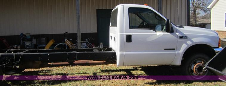 image for item C5198 2001 Ford F450 XL Super Duty truck cab and chassis