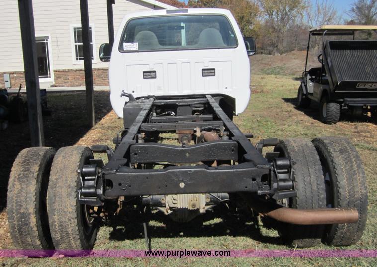 image for item C5198 2001 Ford F450 XL Super Duty truck cab and chassis