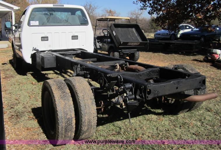 image for item C5198 2001 Ford F450 XL Super Duty truck cab and chassis