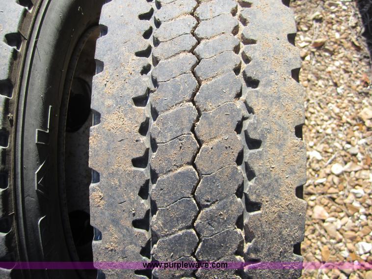 image for item C5198 2001 Ford F450 XL Super Duty truck cab and chassis