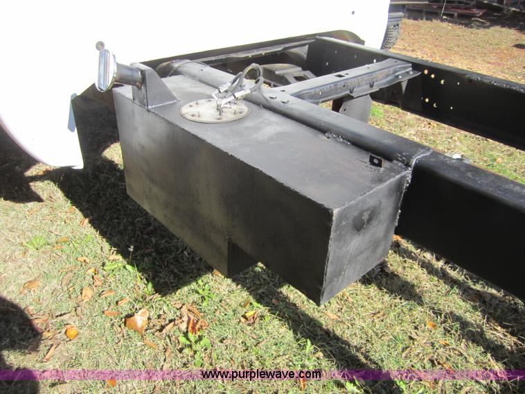 image for item C5198 2001 Ford F450 XL Super Duty truck cab and chassis