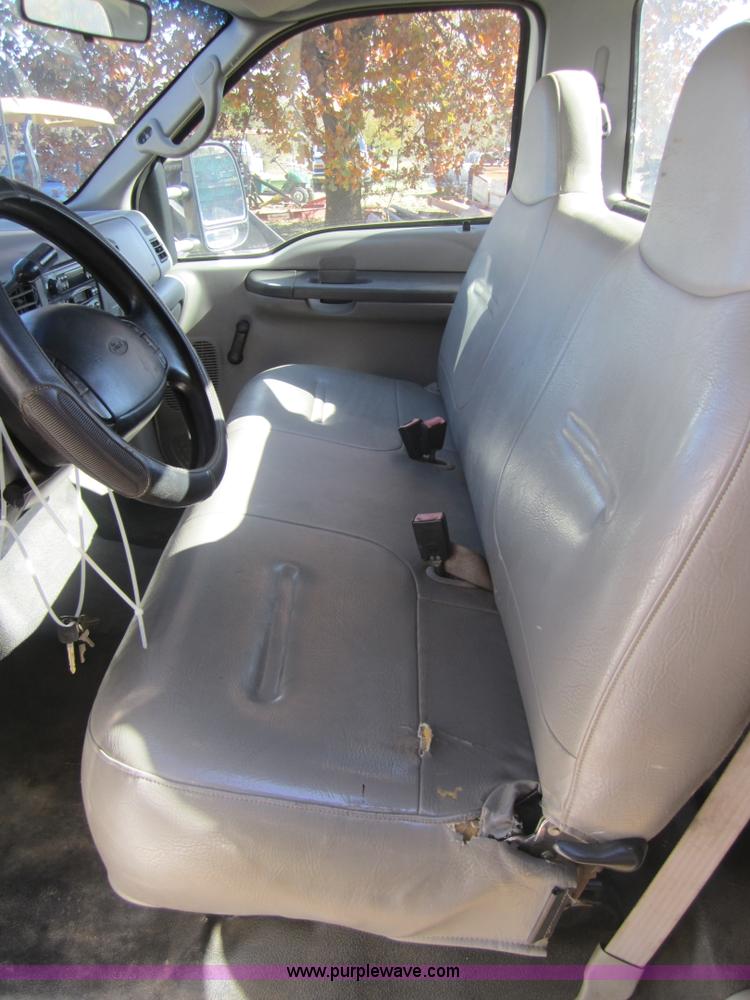 image for item C5198 2001 Ford F450 XL Super Duty truck cab and chassis