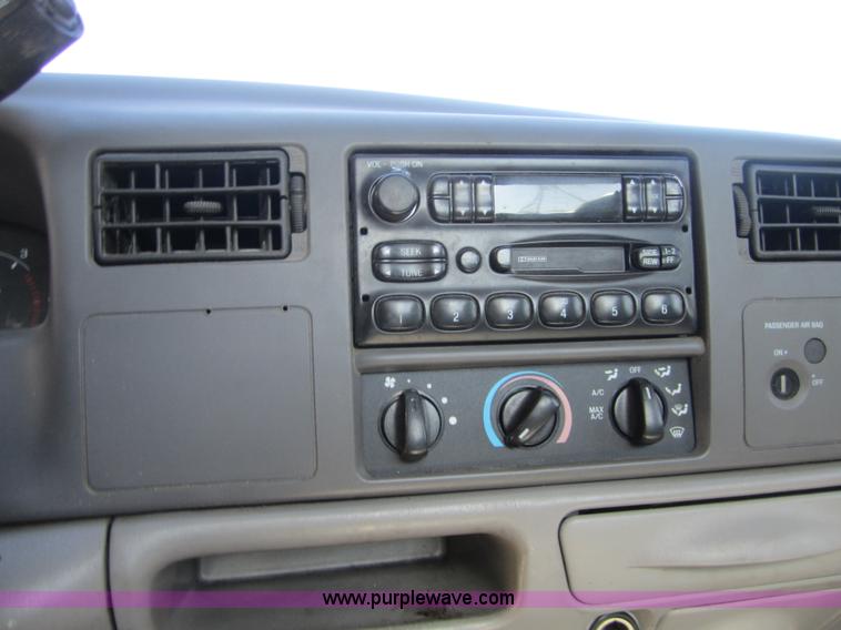 image for item C5198 2001 Ford F450 XL Super Duty truck cab and chassis