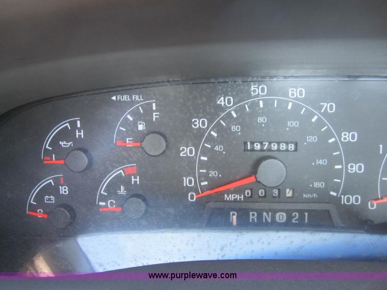 image for item C5198 2001 Ford F450 XL Super Duty truck cab and chassis