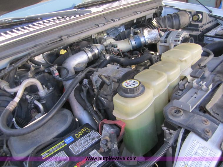 image for item C5198 2001 Ford F450 XL Super Duty truck cab and chassis