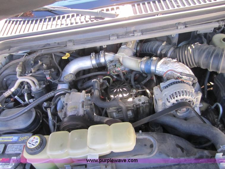 image for item C5198 2001 Ford F450 XL Super Duty truck cab and chassis