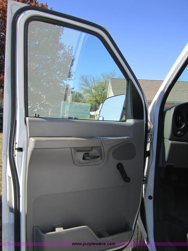 image for item C5202 2002 Ford E250 cargo van
