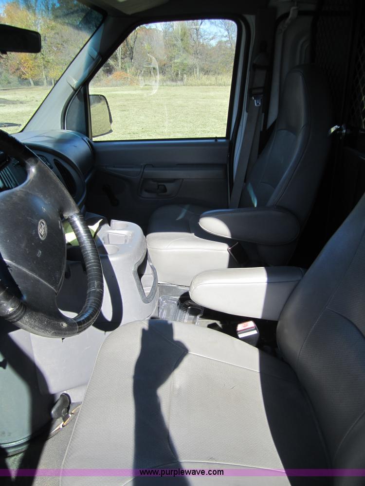 image for item C5202 2002 Ford E250 cargo van