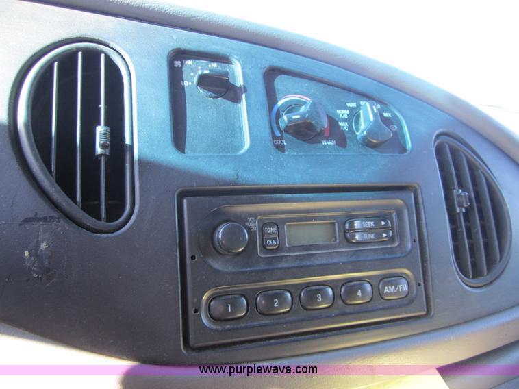 image for item C5202 2002 Ford E250 cargo van