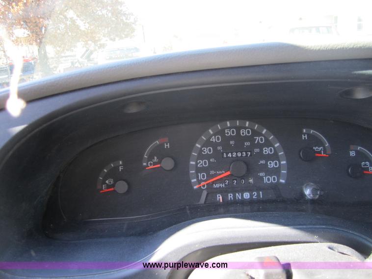 image for item C5202 2002 Ford E250 cargo van