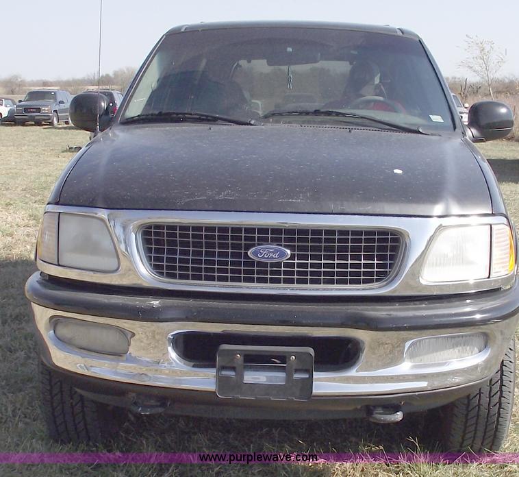 image for item C5729 1997 Ford Expedition XLT SUV