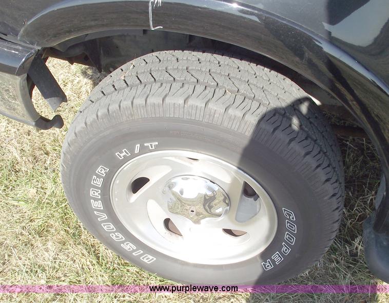 image for item C5729 1997 Ford Expedition XLT SUV